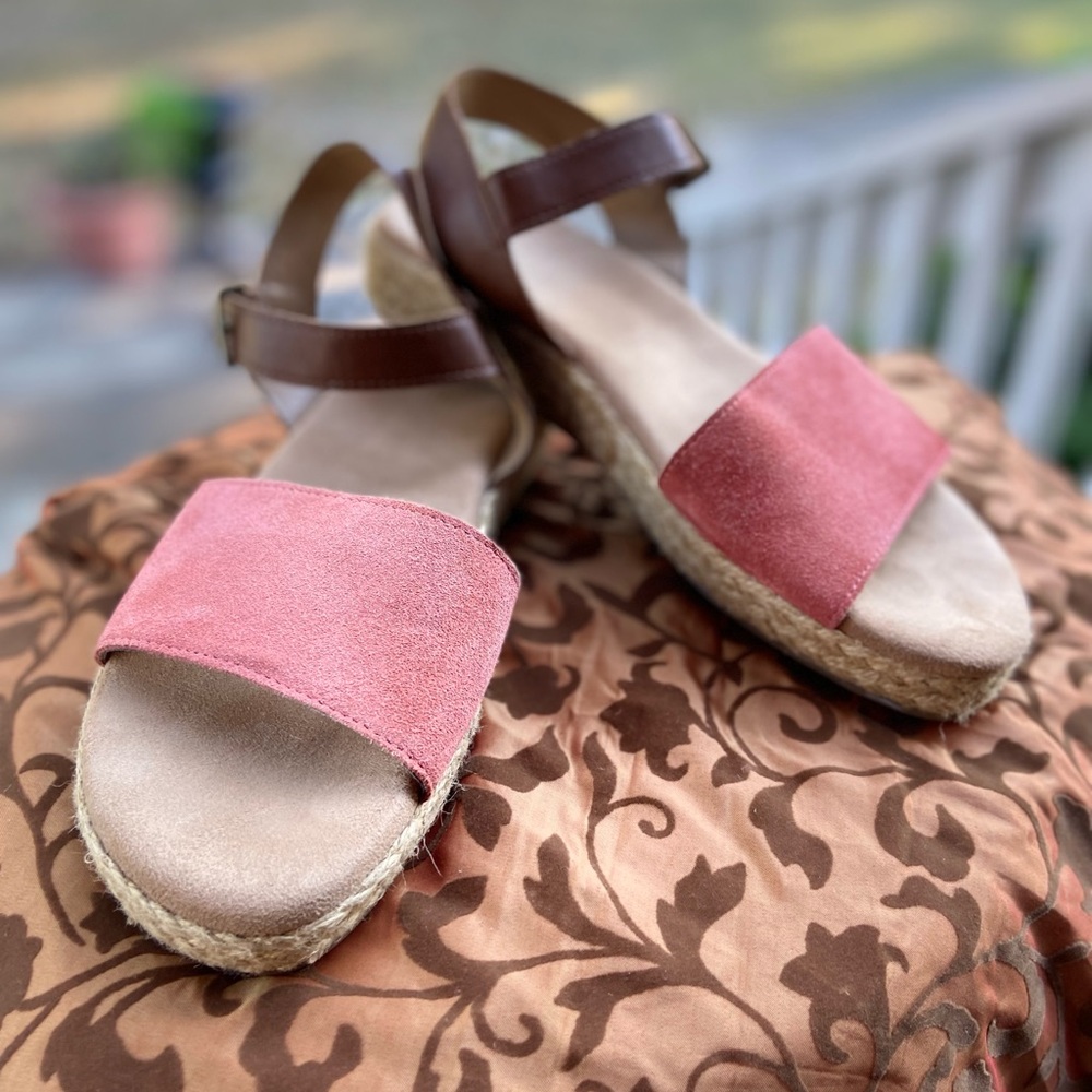 Aerosoles Women’s Espadrille Sandals with desert canyon colored leather. Size 9